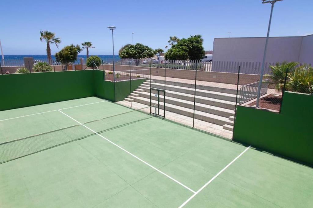 El Medano Beachfront Triplex Penthouse With Pool, Rooftop, Sea View Екстер'єр фото