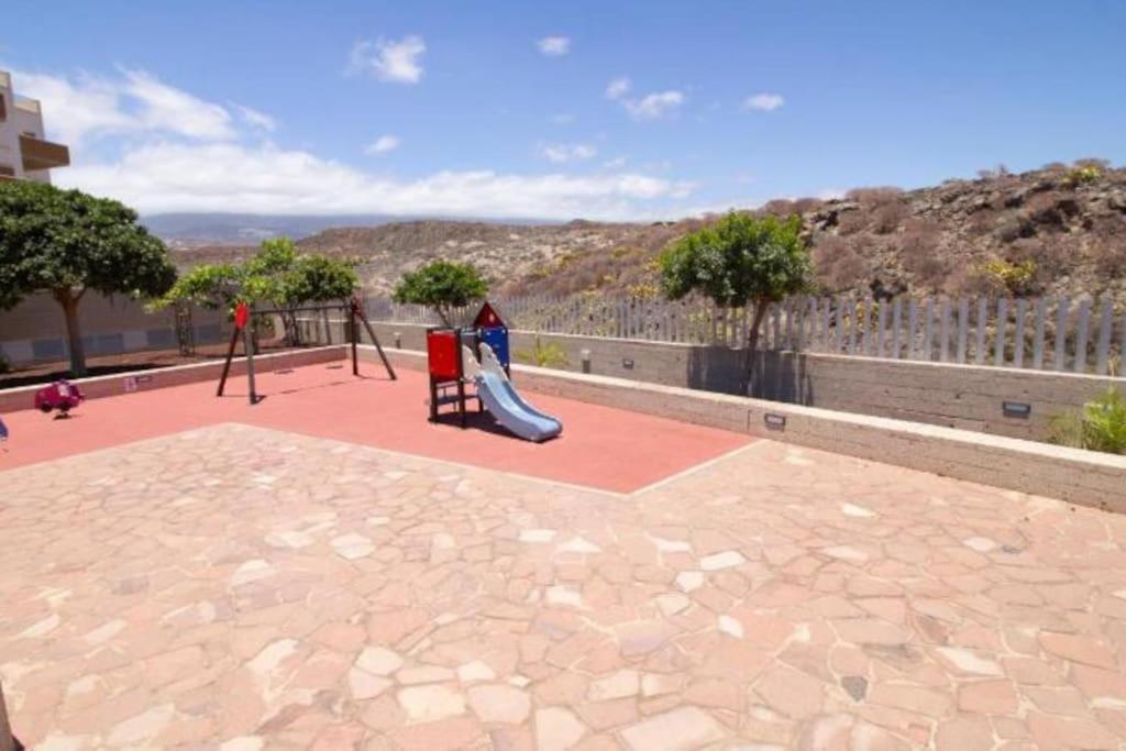 El Medano Beachfront Triplex Penthouse With Pool, Rooftop, Sea View Екстер'єр фото