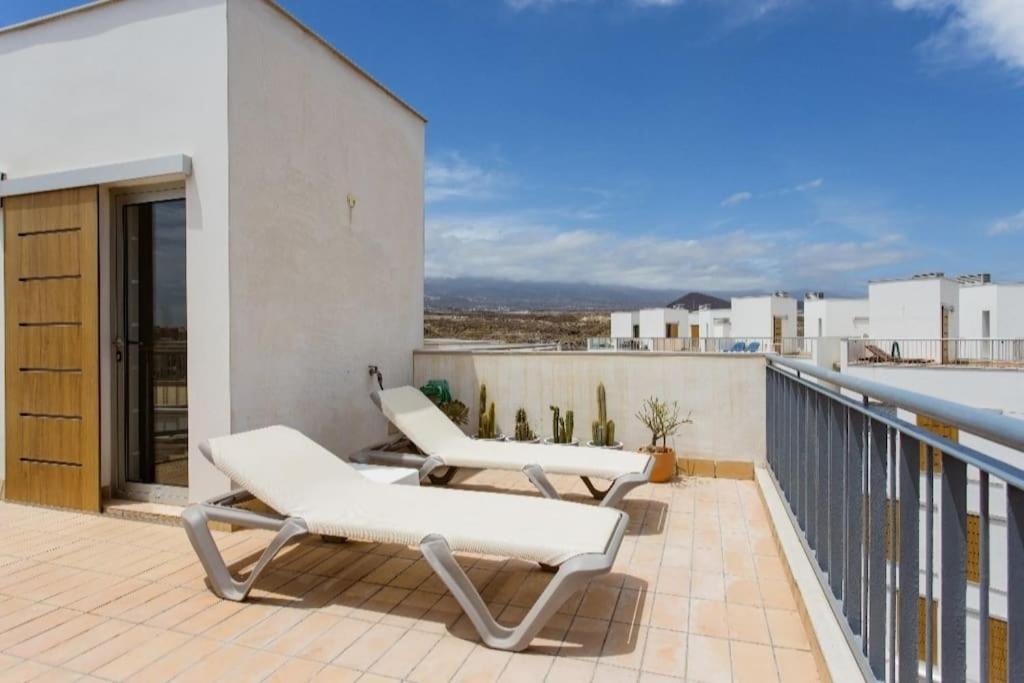 El Medano Beachfront Triplex Penthouse With Pool, Rooftop, Sea View Екстер'єр фото
